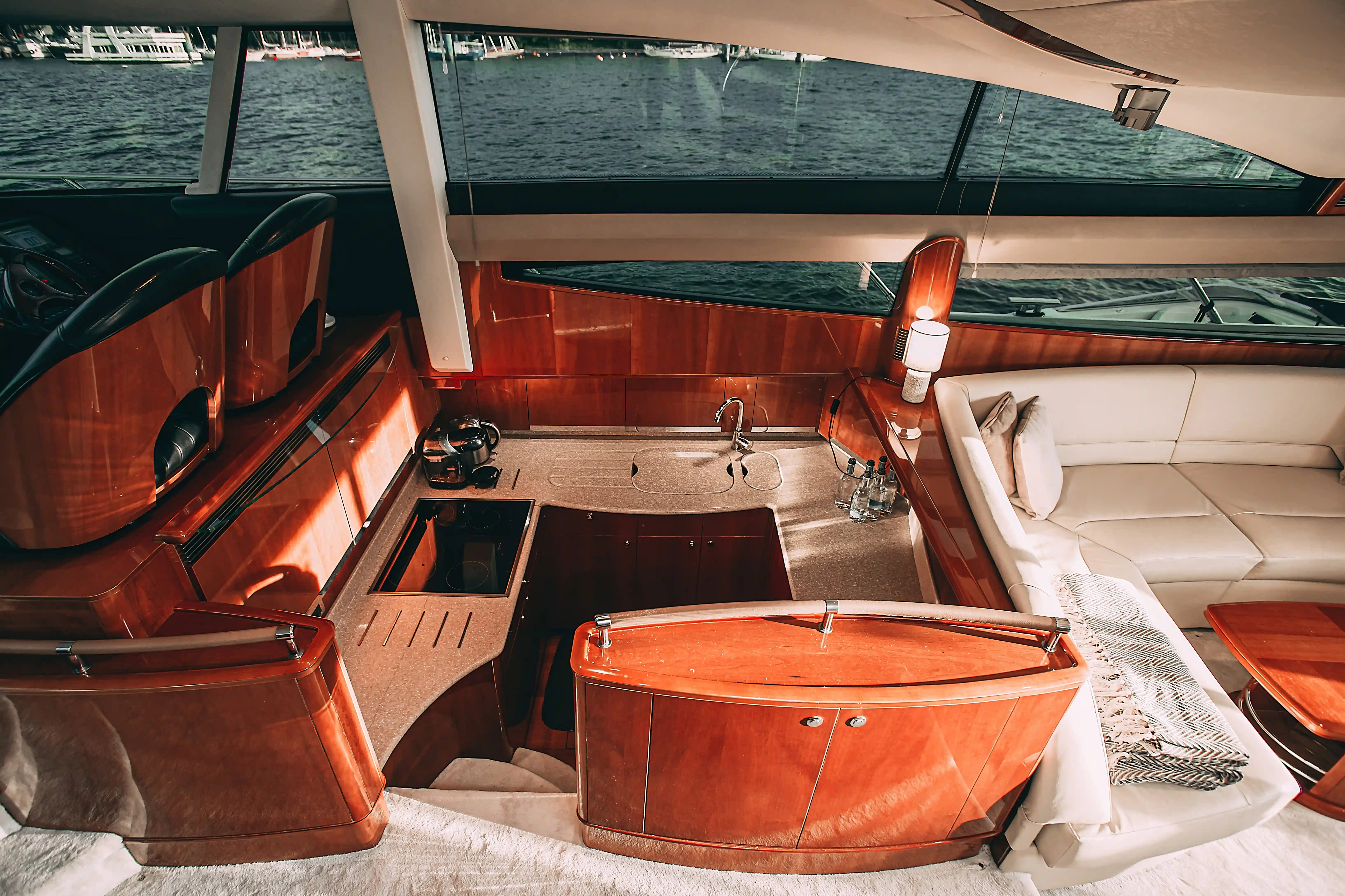 Яхта Princess 57 Esperanza image- 34
